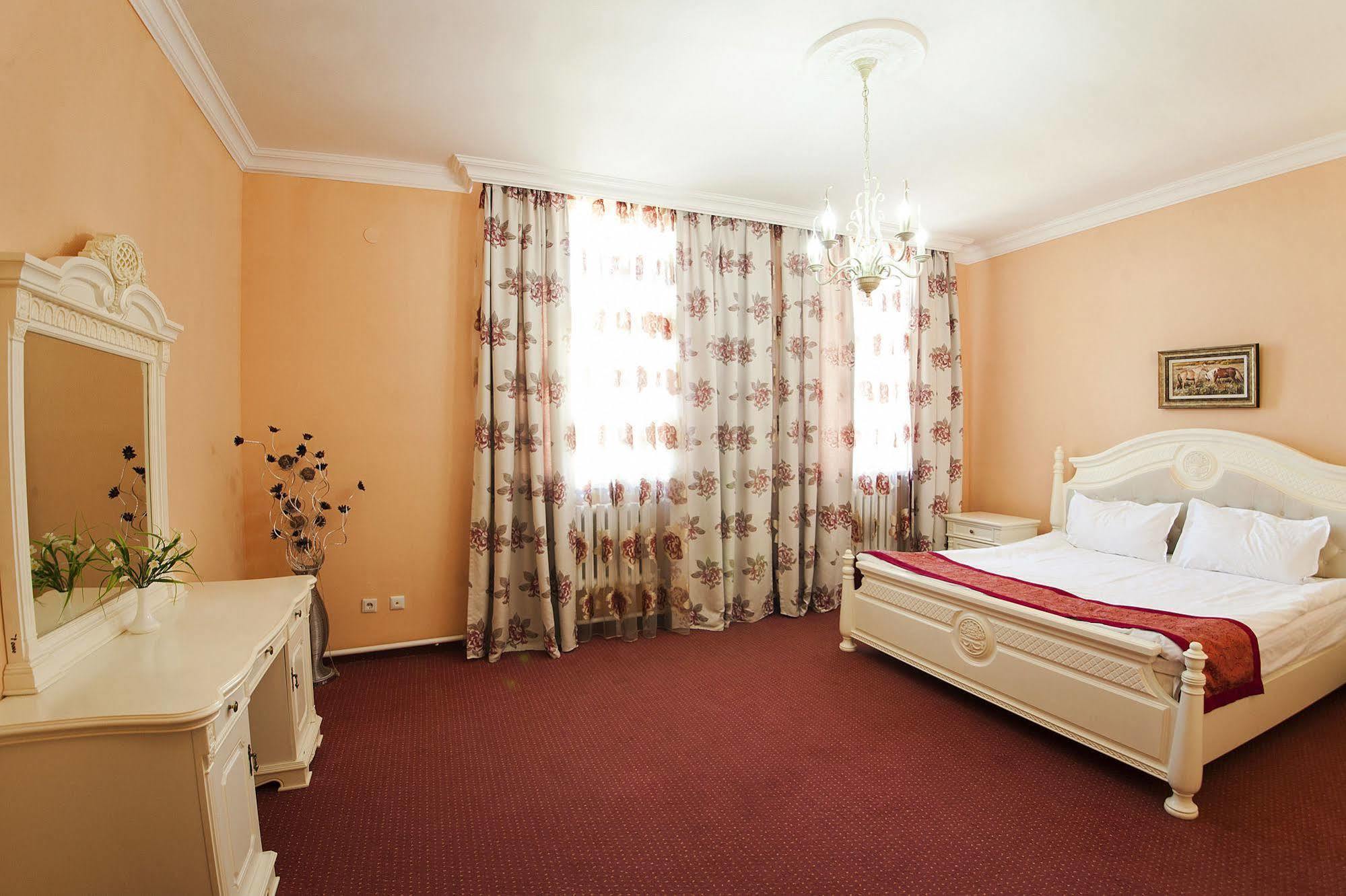 San Marino Hotel Astana Exteriör bild